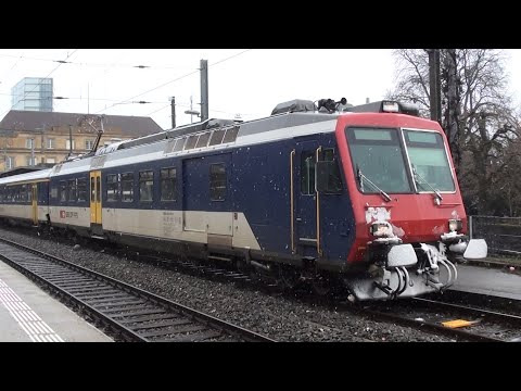 SBB RBDe 562 001 („Basel St. Johann“) abfahrt in Neuchâtel