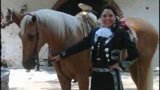 Confiesa Nadia tener miedo por violencia en el país. Con Javier Poza