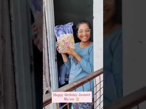 Jasneet birthday celebrations with our shelter’s furry friends 🥰