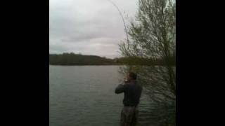 preview picture of video 'carp fishing cretelakes 2011,Paul into an upper 30.'