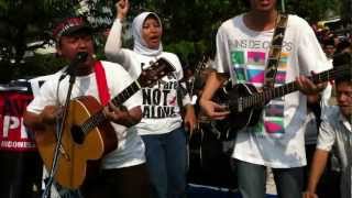 Efek Rumah Kaca - Mosi Tidak Percaya Live [ERK]