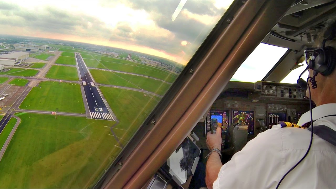 Captain's view Breakoff landing Amsterdam - Boeing 747-400