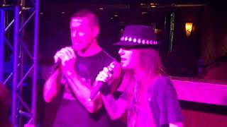 Jeff Waters (ANNIHILATOR) and Alexi Laiho (CHILDREN OF BODOM) karaoke Judas Priest