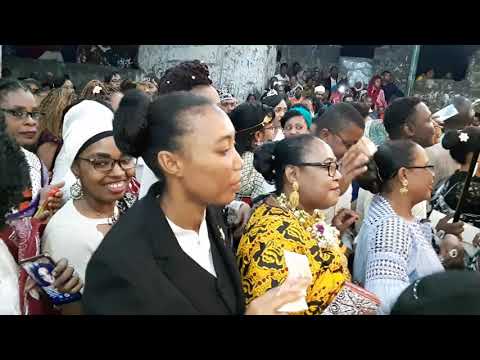 Yecha toirab de ASFAONDINE & AYCHA ANLI NAOUAOUI par l'orchestre assmin bande de domoni