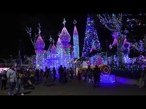 Iluminación navideña en Antiguo Cuscatlán