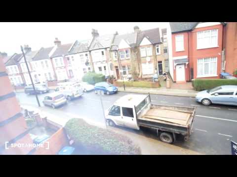 Stylish, renovated studio flat with a full kitchen for rent in Willesden - Spotahome (ref 123154)