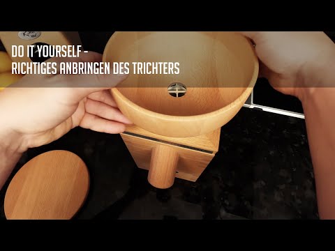 KoMo DIY - Den Trichter richtig auf der Mühle anbringen.