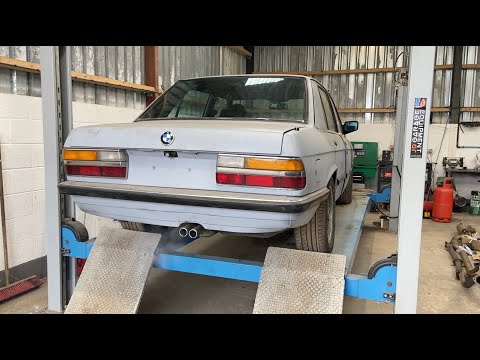 LHD BMW E28 M5 project sold by Classic Bahnstormers