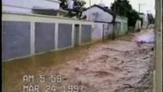 preview picture of video '01 - Enchente de 1997 em Monte Azul MG'