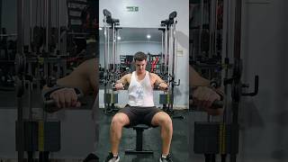 PRESS EN POLEA SENTADO