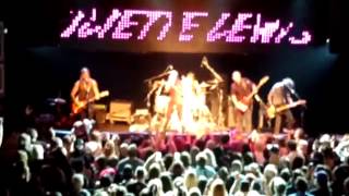 Juliette Lewis - Intro & Hot Kiss (live from Vancouver)