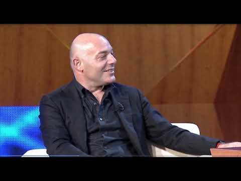 E keni imagjinuar ndonjë herë si dukej dikur Blendi Fevziu me flokë? Dalin fotot që do t’jua heqin