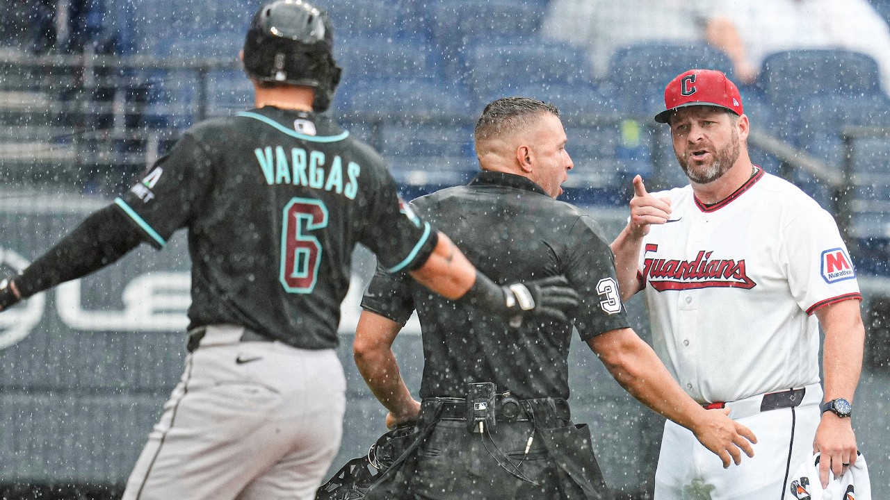 Benches clear in the 6th inning of the D-backs-Guardians game in Cleveland