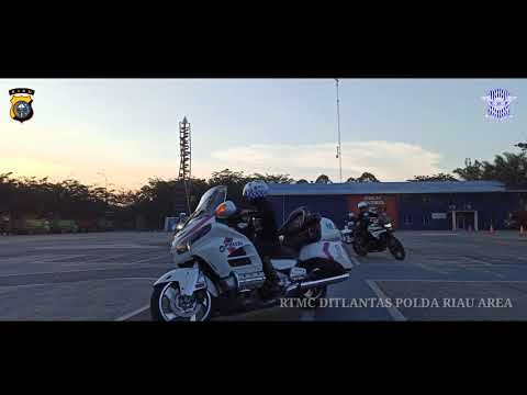Keren Habis, TIM BM Polwan Ditlantas Peragakan Seni Berkendara Moge BMW & Harley Davidson di RSDC