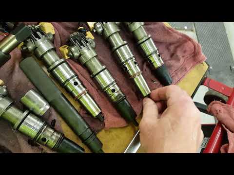 MaxxForce DT Diesel Engine Replacing Injectors and Sleeves