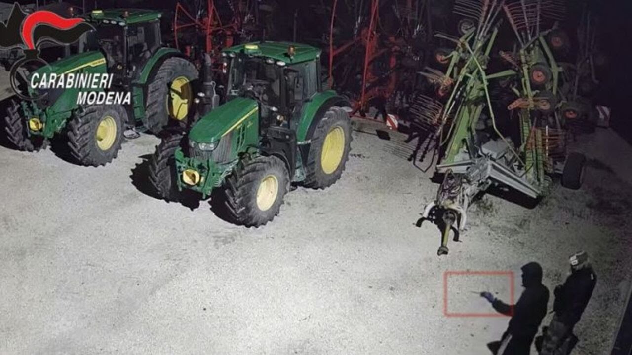 Trattori rubati e inviati in Albania, smantellata banda nel Modenese