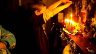 saying chanukah prayer