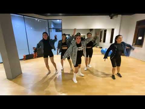 BAILA ASI THALIA BECKY G CHIQUIS RIVERA CONIE N FRIEND'S ZUMBA CUMBIA DANCE