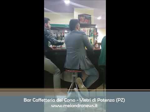 Tifoso della Juve cade e spacca il tavolo al gol di Higuain