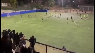 Calcio under 16 &amp; fair play: gol del Queens con il portiere a terra, il mister ordina ai gioc...