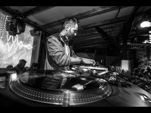 Zee aka Jaffa Surfa plays "El Prevost - Allez Ally" @ SUMMER CALLING, Budapest 05.01.2014