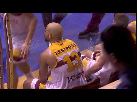 KEY MOMENT: Cory Bradford knocks down the 3-pointer (Bosna Royal - Split, 8.2.2018)