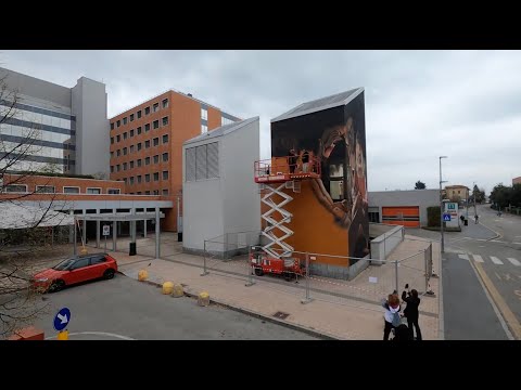 Il timelapse del murales di Andrea Ravo Mattoni all’ospedale di Varese