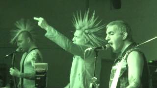 THE CASUALTIES- Punk música del pueblo (Sala Estraperlo 21-1-10)