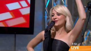 Kate Miller-Heidke sings &#39;Can&#39;t Shake It&#39; on SUNRISE
