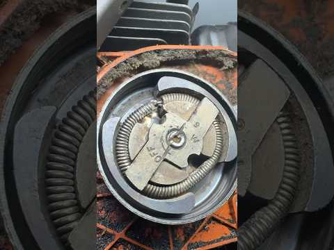 How to unscrew the chainsaw clutch without a key.#shorts #chainsaw #repair #husqvarna