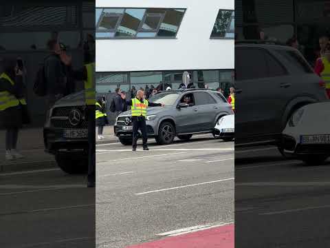 Bouncing Mercedes Benz GLE - E-Active Body Control Free Driving Assist