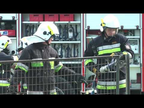 Pokaz ratowniczy - Festyn z okazji Dnia Dziecka - Wabienice 2016 (2_3)