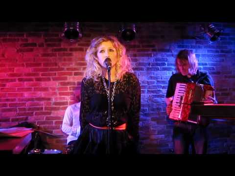 Heli Kajo  -  Annankadun kulmassa, Live @ Sir Eino 12012011