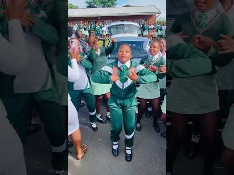 This Is How They Welcomed Naledi Aphiwe At School👌🔥🔥