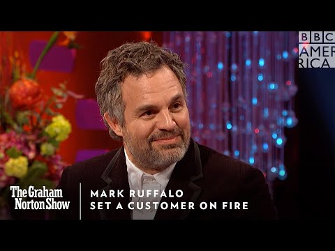 マーク・ラファロが客に火をつける｜グラハム・ノートン・ショー｜金曜@夜11時｜BBCアメリカ (Mark Ruffalo Set a Customer on Fire | The Graham Norton Show | Friday @ 11pm | BBC America)