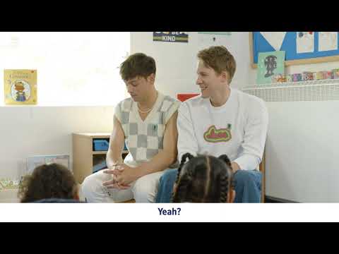 湯姆-戴利和達斯汀-蘭斯-布萊克與小學生見面 (Tom Daley and Dustin Lance Black meet primary school students)