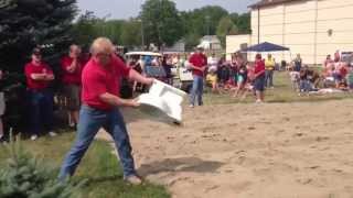 preview picture of video 'Toilet toss - Burt, Iowa Summer Celebration'
