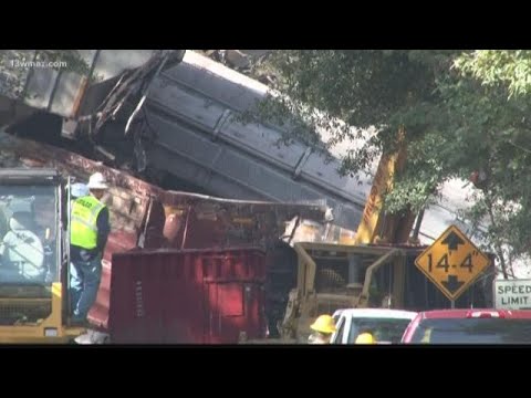 Cleanup starts after train derailment