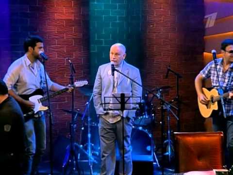 John Malkovich performs Hallelujah (Leonard Cohen cover)
