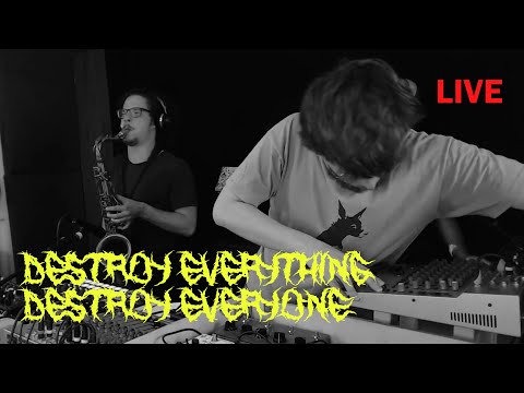 "Destroy Everything, Destroy Everyone" / live at the Magpie Fest 6