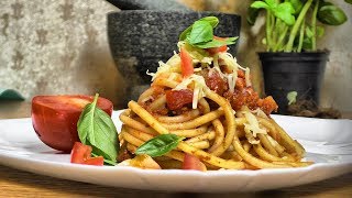 Spaghetti - przepis na makaron z sosem pomidorowym