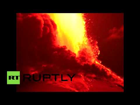 На юге Чили началось извержение вулкана 