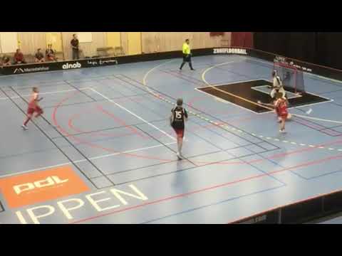 Joel#10 bryter snyggt och passar fram till Isak#84 som skjuter i rätt höjd!