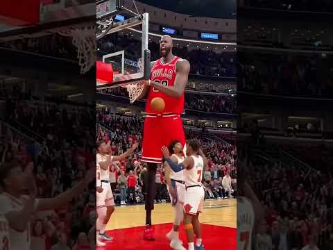 Imagine what this Bulls recruit could do in the NBA 🤯👀