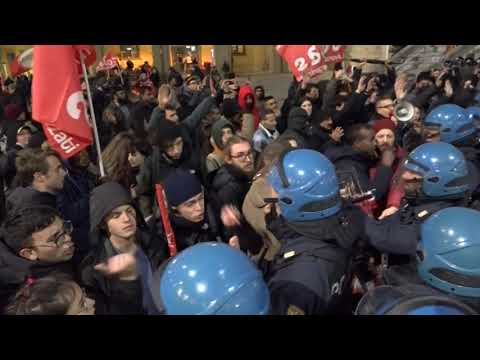 tensioni polizia manifestanti corteo SI Cobas