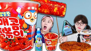 Mì đen Pororo khổng lồ Mukbang và mì TTeokbokki với gà rán khổng lồ! MUKBANG HIU