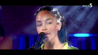 Jorja Smith - &quot; Blue lights (live) &quot; - C à Vous 25/06/2018