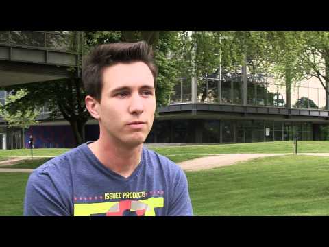 Frank-Michael (21) ist schwul (Hamburg)