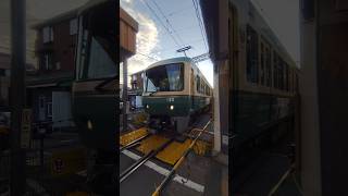 江ノ電500形502F+501F　鎌倉行稲村ヶ崎駅到着