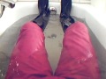 In Der Wanne Mit Reitstiefel Und Rote Jeans 2
